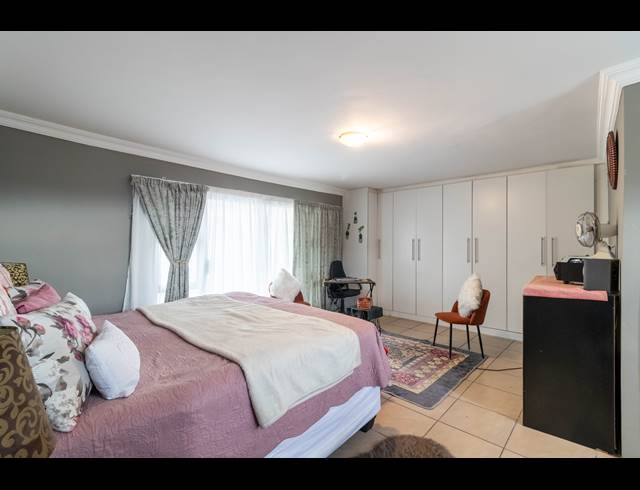 5 BEDROOM HOUSE FOR SALE IN ORMONDE